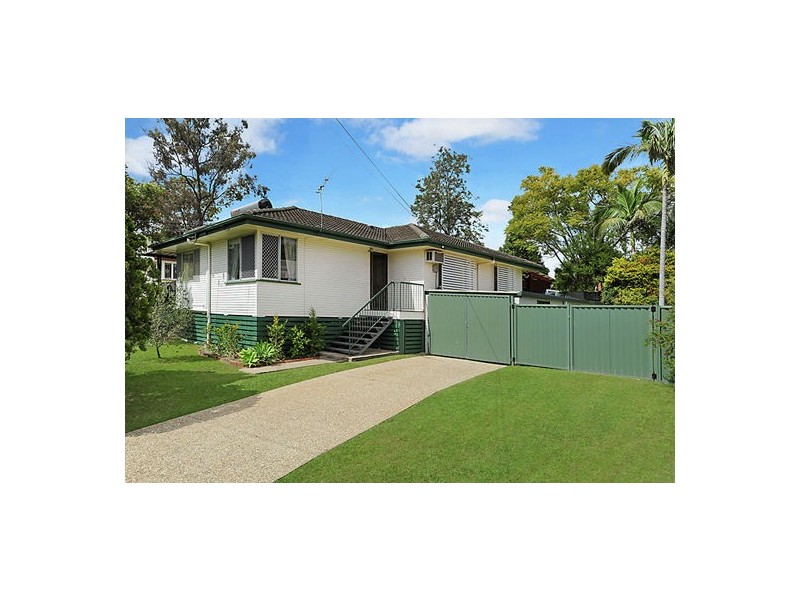 33 Casmaria Street, Mansfield QLD 4122