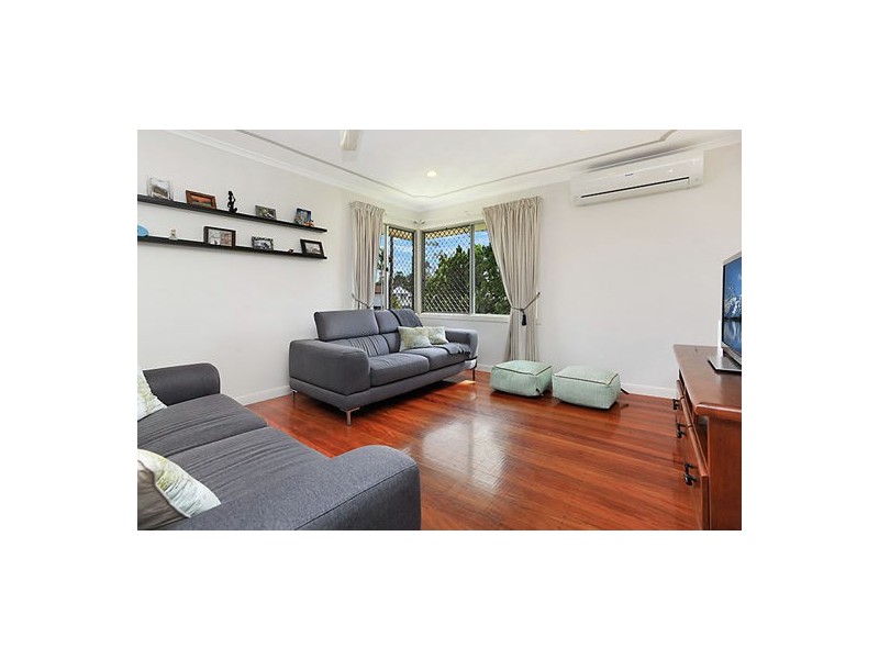 33 Casmaria Street, Mansfield QLD 4122