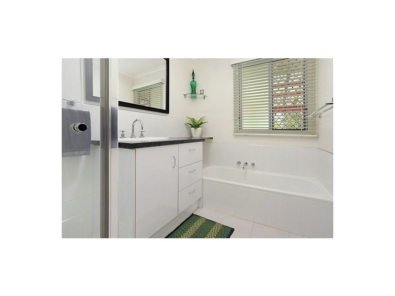 33 Casmaria Street, Mansfield QLD 4122