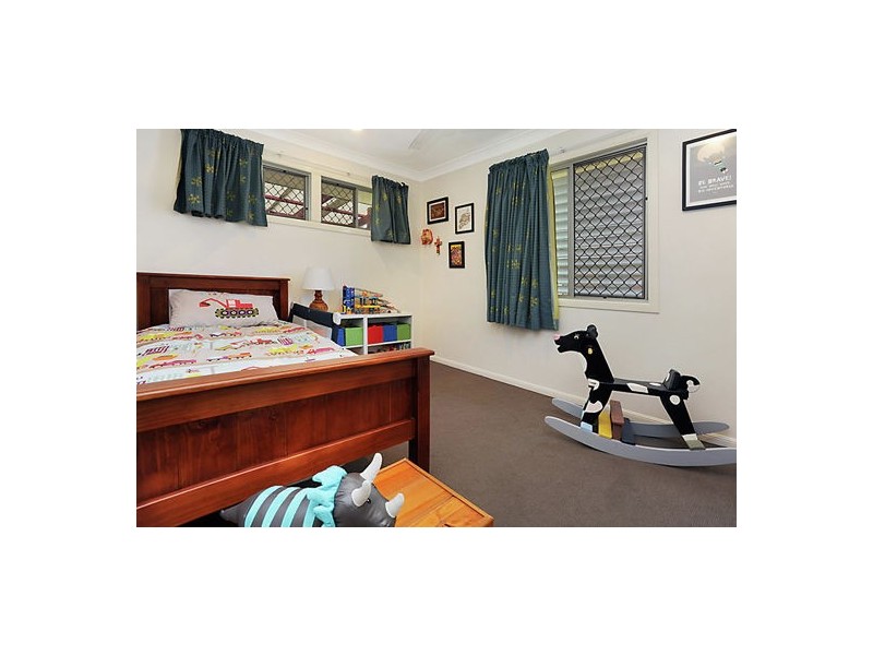 33 Casmaria Street, Mansfield QLD 4122