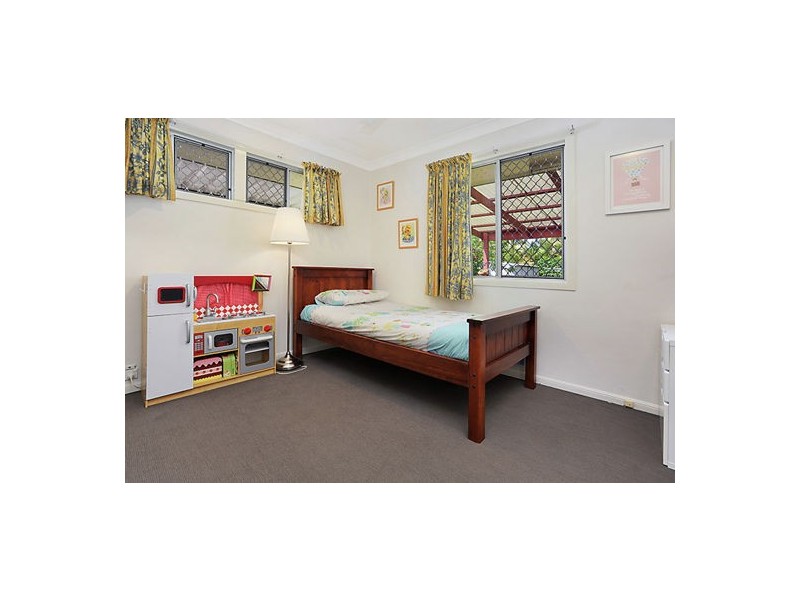 33 Casmaria Street, Mansfield QLD 4122