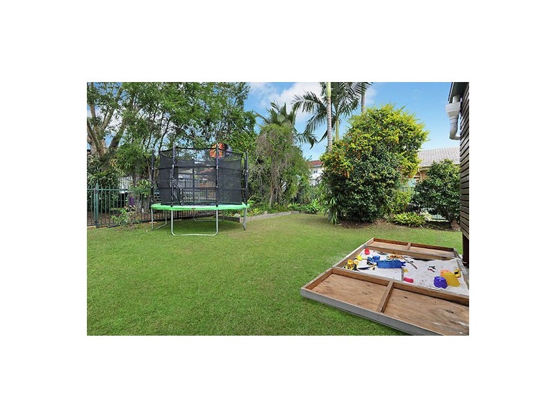 33 Casmaria Street, Mansfield QLD 4122