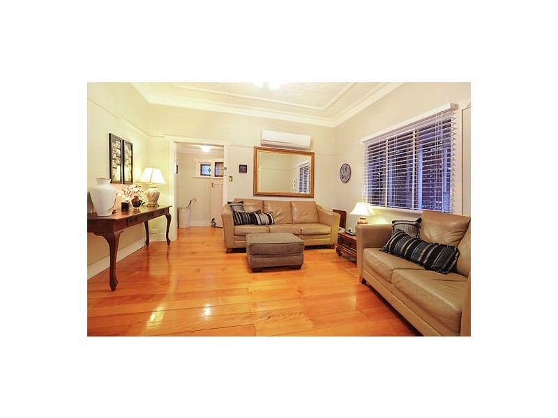 17 Headfort Street, Greenslopes QLD 4120