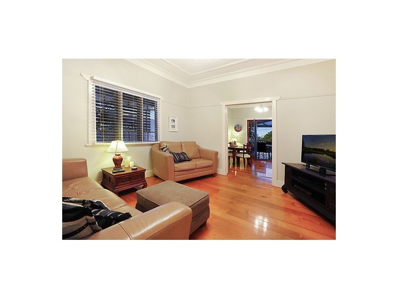 17 Headfort Street, Greenslopes QLD 4120