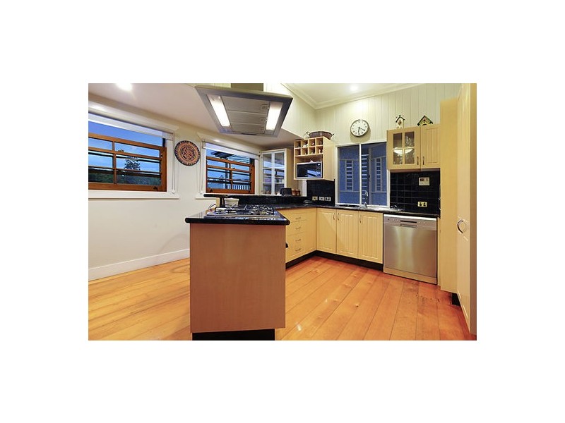 17 Headfort Street, Greenslopes QLD 4120