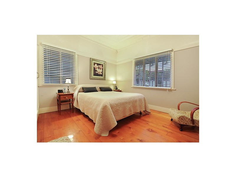 17 Headfort Street, Greenslopes QLD 4120