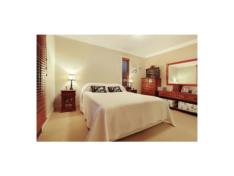 17 Headfort Street, Greenslopes QLD 4120