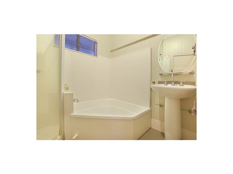 17 Headfort Street, Greenslopes QLD 4120