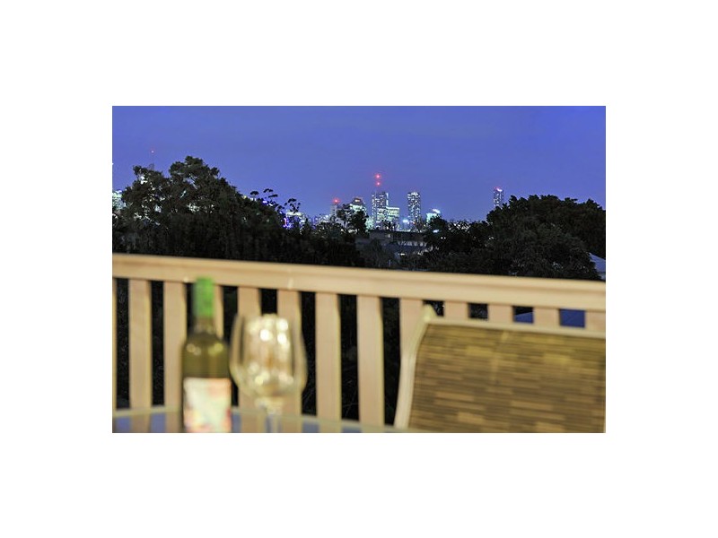 17 Headfort Street, Greenslopes QLD 4120