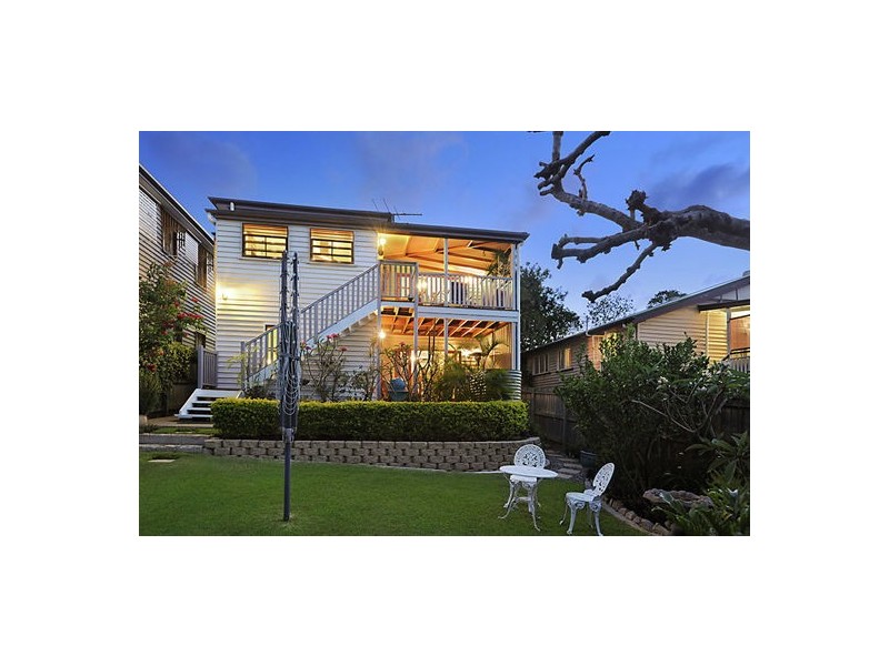 17 Headfort Street, Greenslopes QLD 4120