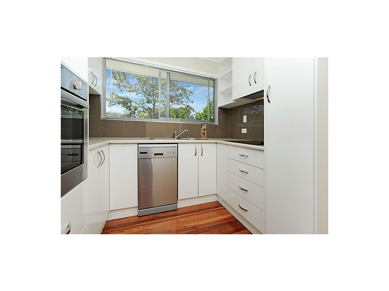 63 Dobbs Street, Holland Park West QLD 4121