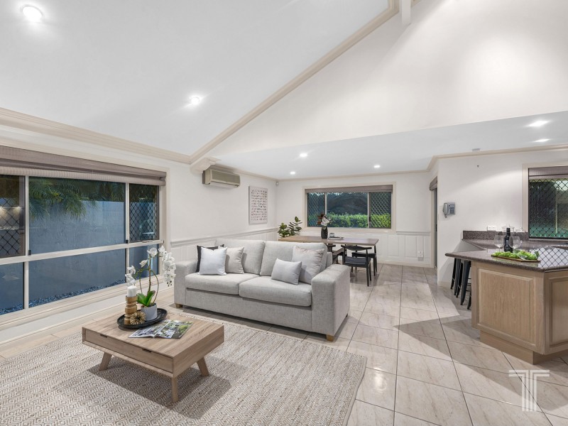 22 Turnberry Place, Carindale QLD 4152