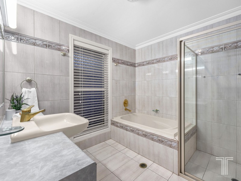 22 Turnberry Place, Carindale QLD 4152