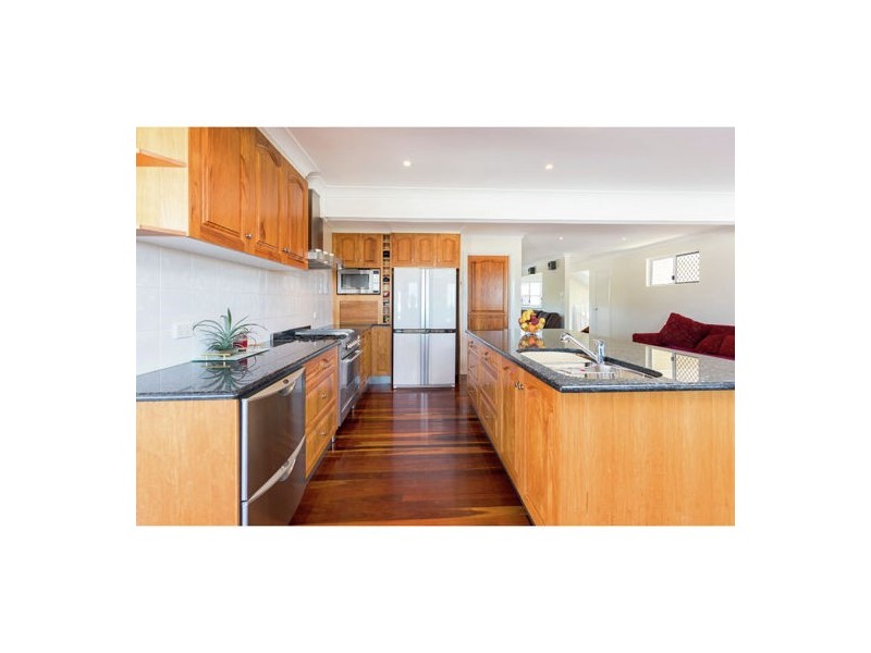 5 Price Avenue, Birkdale QLD 4159