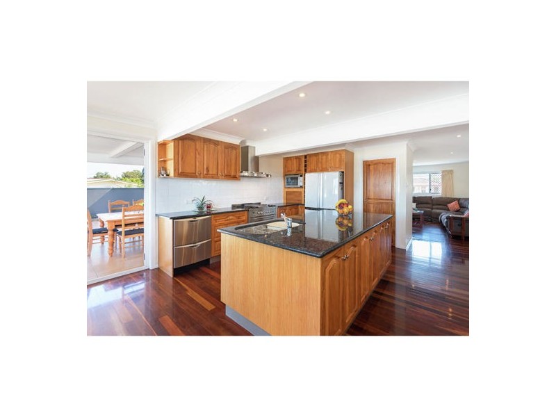 5 Price Avenue, Birkdale QLD 4159