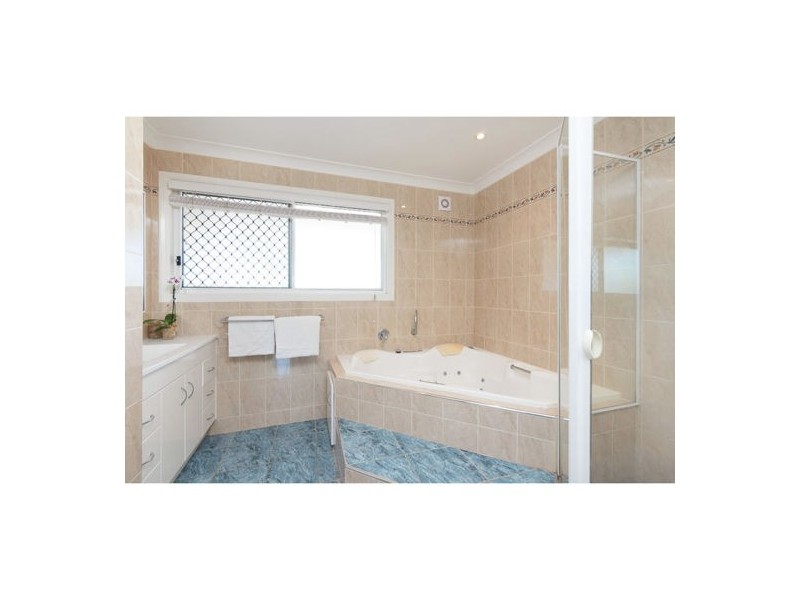 5 Price Avenue, Birkdale QLD 4159