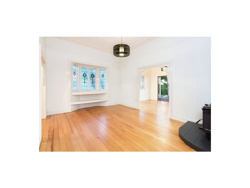 64 Henzell Terrace, Greenslopes QLD 4120