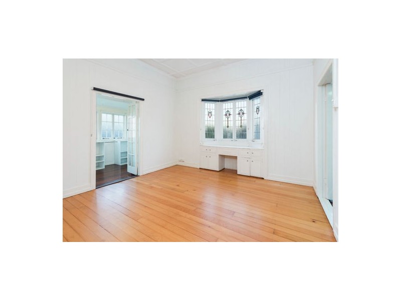 64 Henzell Terrace, Greenslopes QLD 4120