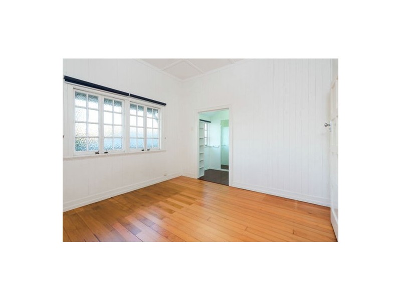 64 Henzell Terrace, Greenslopes QLD 4120