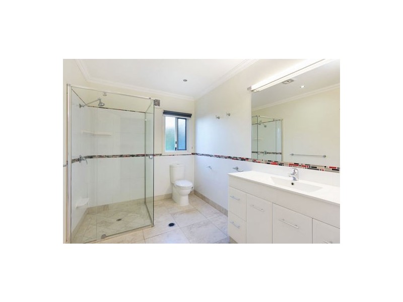 64 Henzell Terrace, Greenslopes QLD 4120