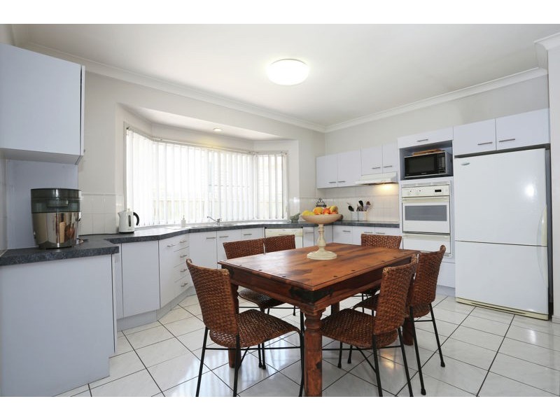 68 Blue Grass Crescent, Eight Mile Plains QLD 4113