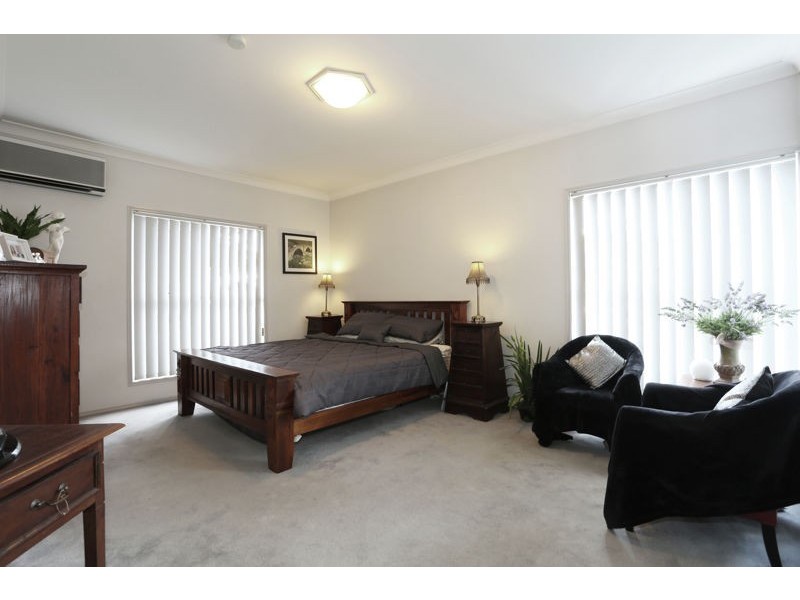 68 Blue Grass Crescent, Eight Mile Plains QLD 4113