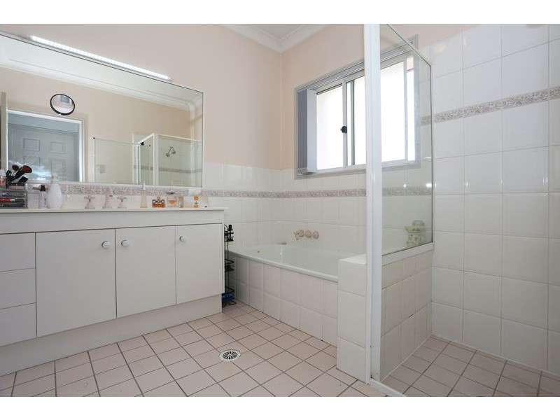 68 Blue Grass Crescent, Eight Mile Plains QLD 4113