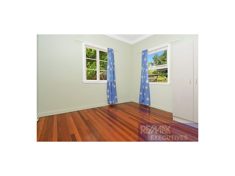 26 Layard Street, Holland Park QLD 4121