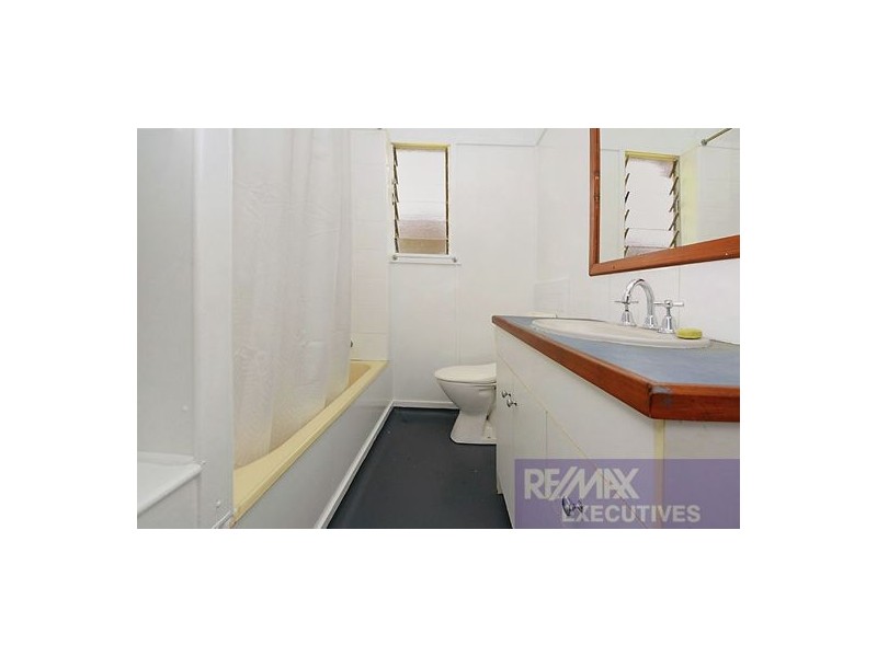 26 Layard Street, Holland Park QLD 4121