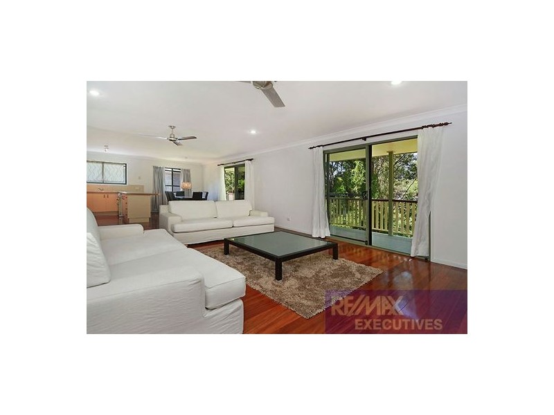54 Roseglen Street, Greenslopes QLD 4120
