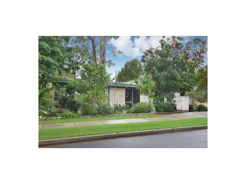 8 Algona St, Holland Park West QLD 4121