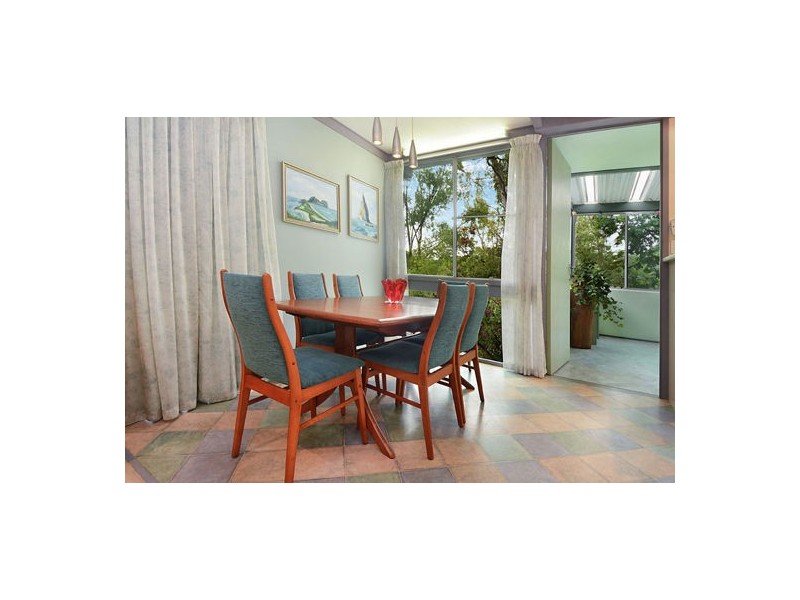 8 Algona St, Holland Park West QLD 4121