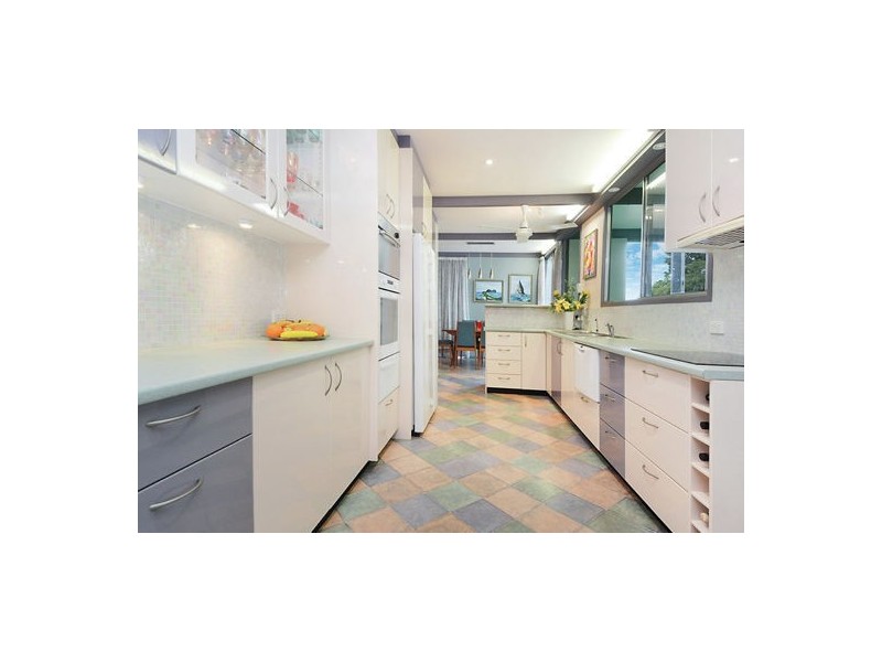 8 Algona St, Holland Park West QLD 4121