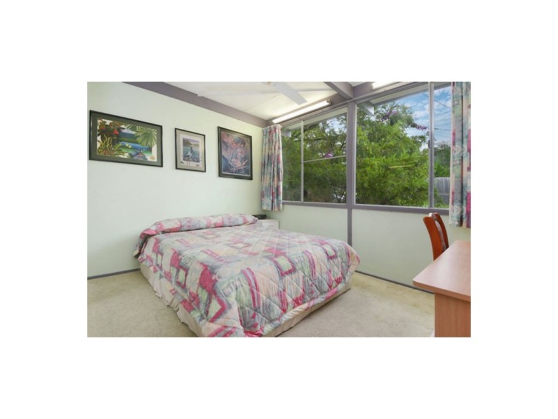 8 Algona St, Holland Park West QLD 4121