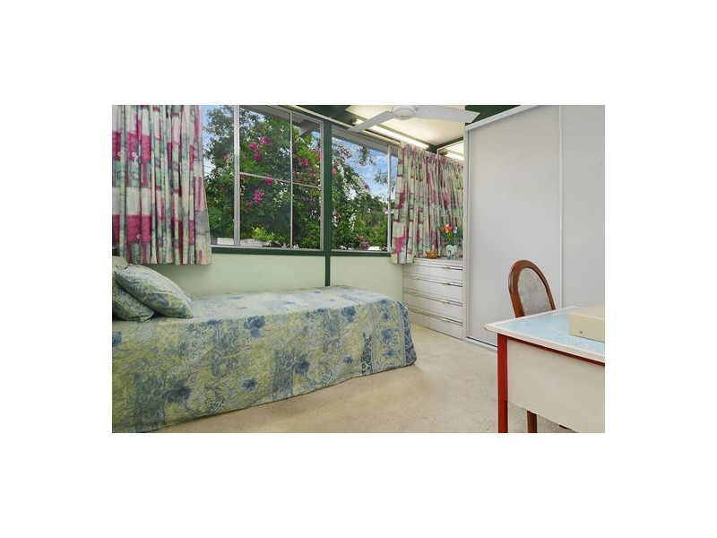 8 Algona St, Holland Park West QLD 4121