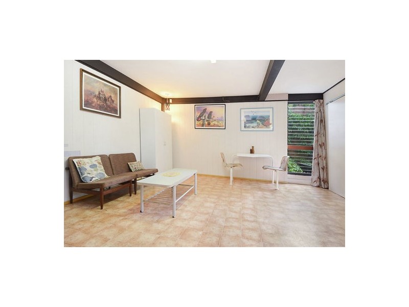 8 Algona St, Holland Park West QLD 4121
