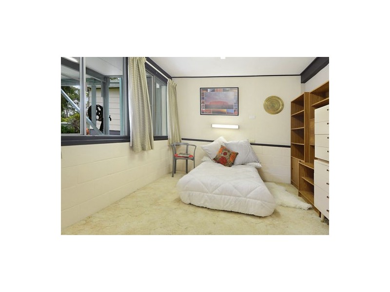 8 Algona St, Holland Park West QLD 4121