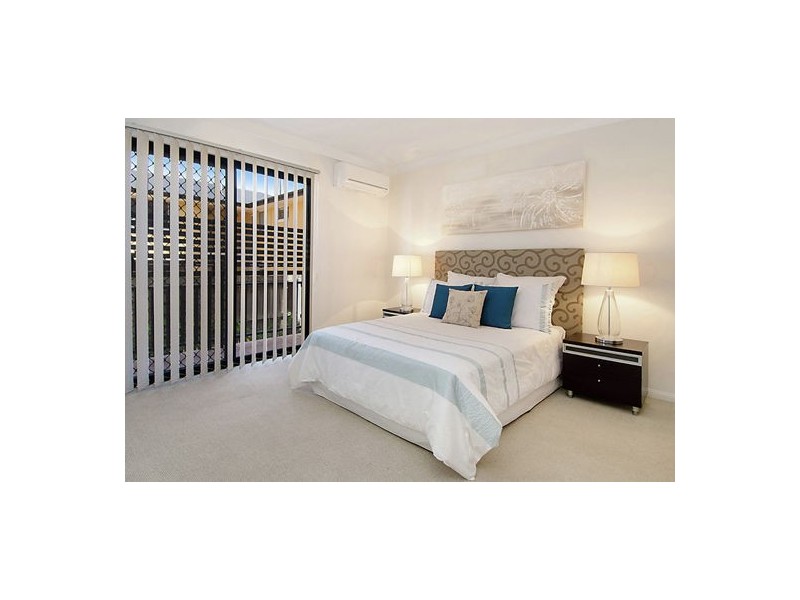 2/145 Old Cleveland Road, Greenslopes QLD 4120