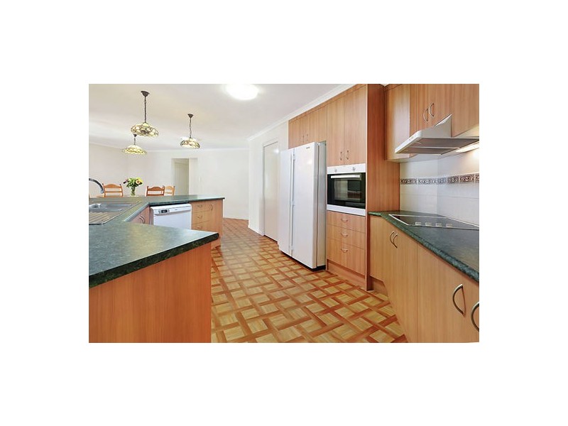 3 Kauri St, Carindale QLD 4152