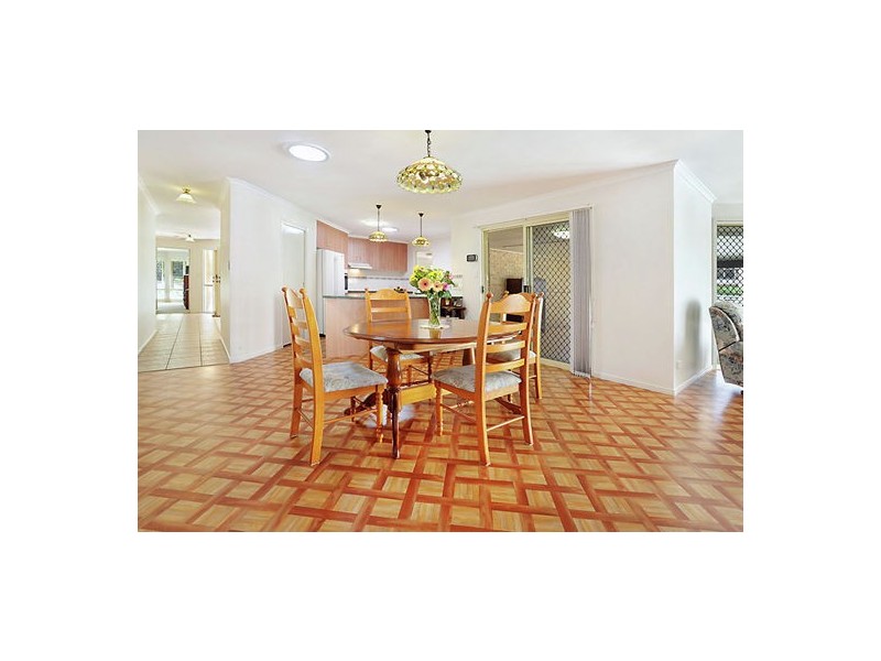 3 Kauri St, Carindale QLD 4152