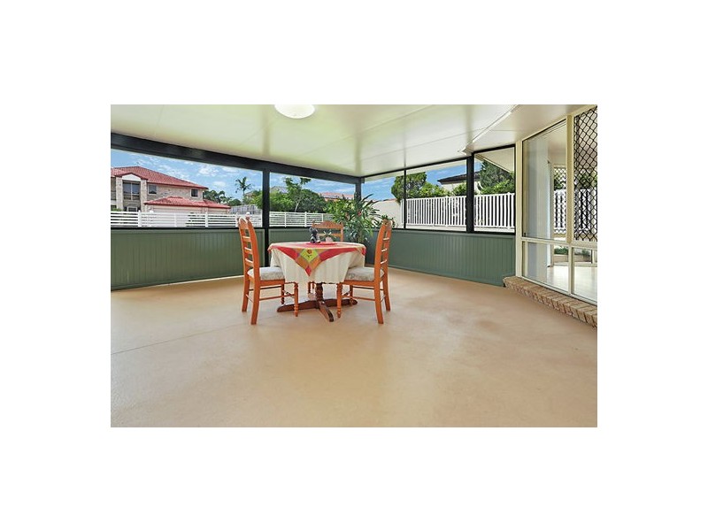 3 Kauri St, Carindale QLD 4152