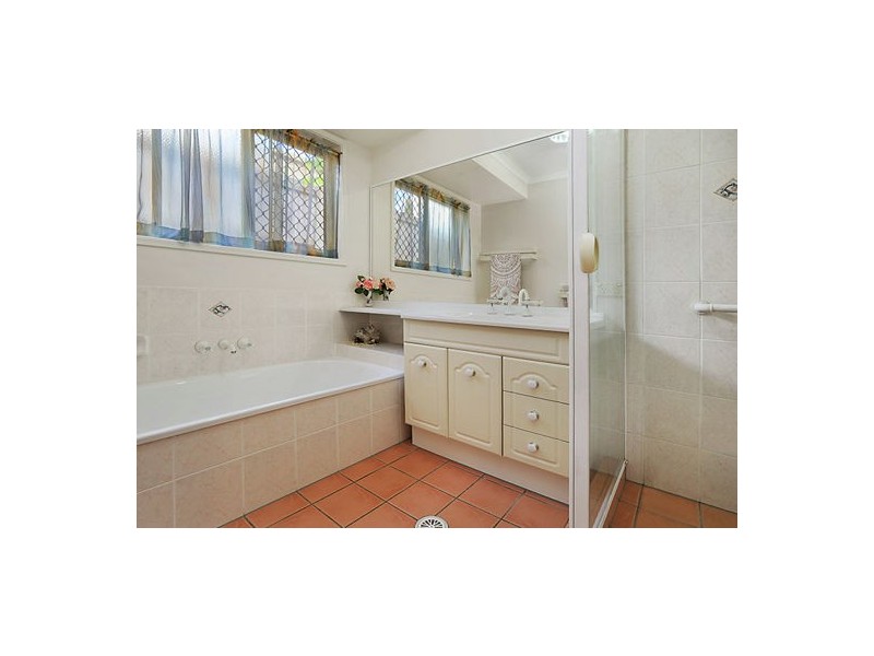 3 Kauri St, Carindale QLD 4152