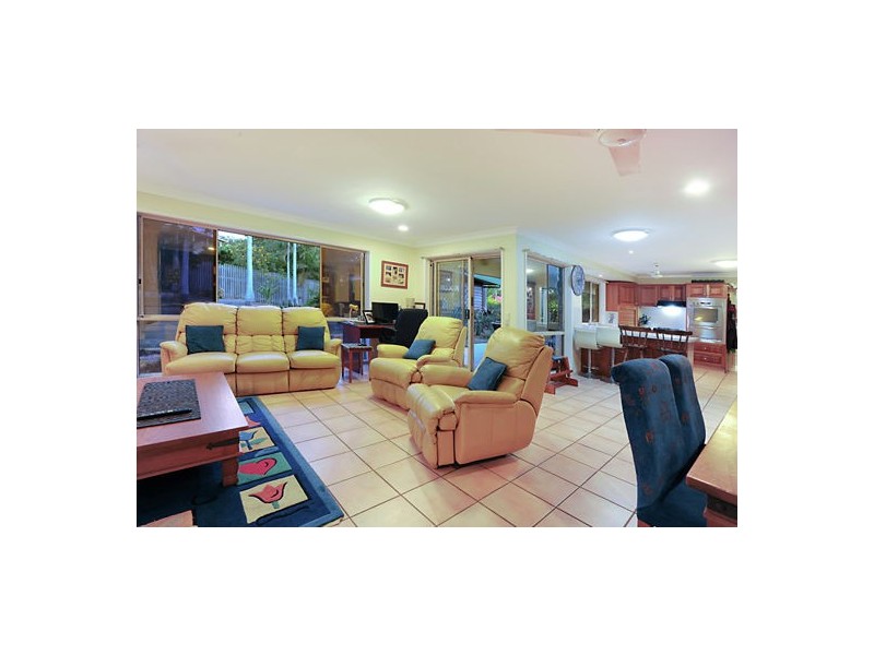 23 Piccadilly Place, Carindale QLD 4152