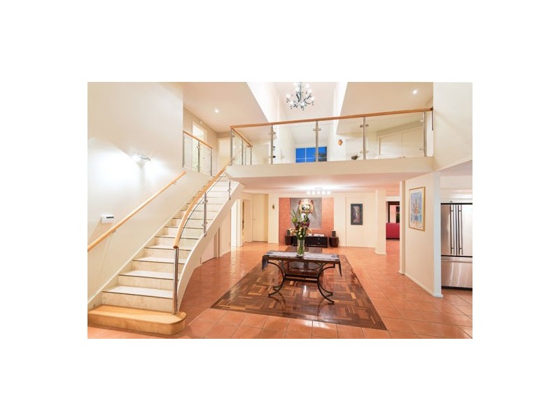 5 St Andrews Crescent, Carindale QLD 4152