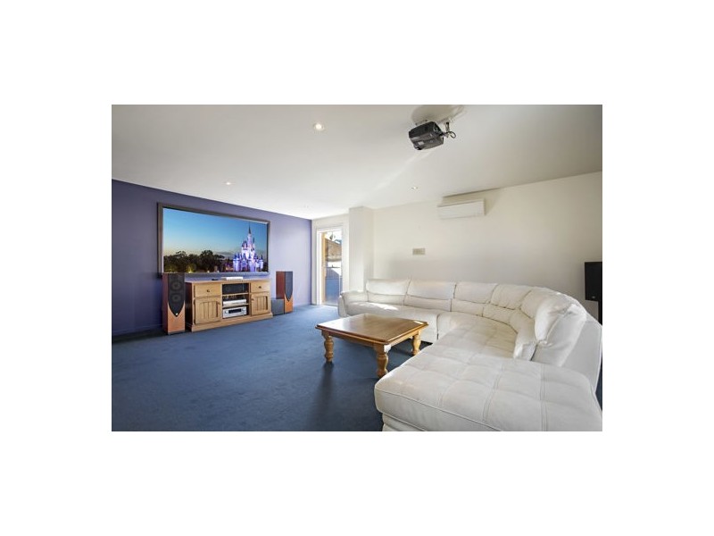 5 St Andrews Crescent, Carindale QLD 4152