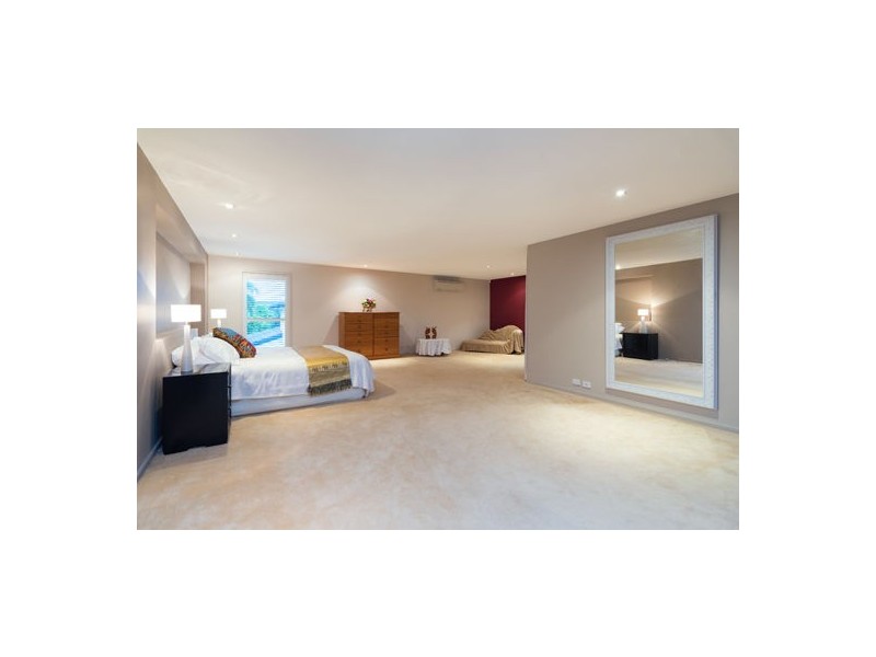 5 St Andrews Crescent, Carindale QLD 4152