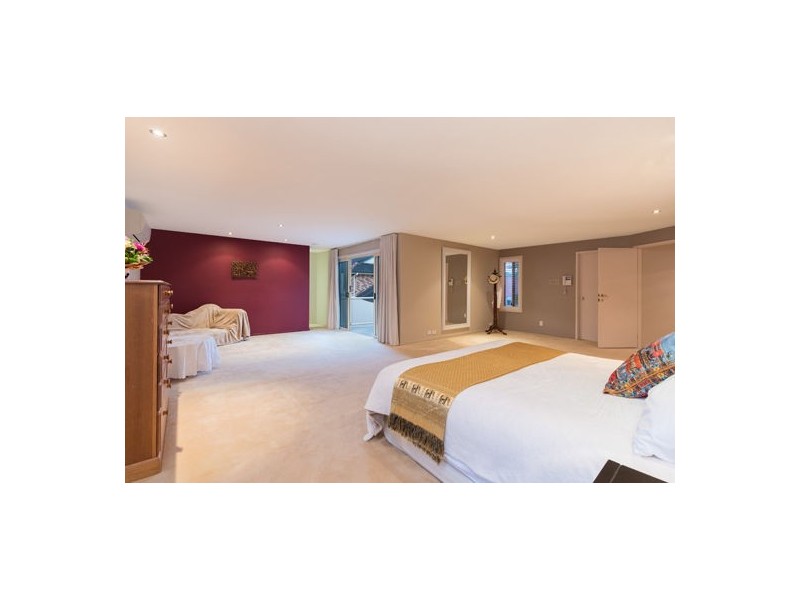 5 St Andrews Crescent, Carindale QLD 4152