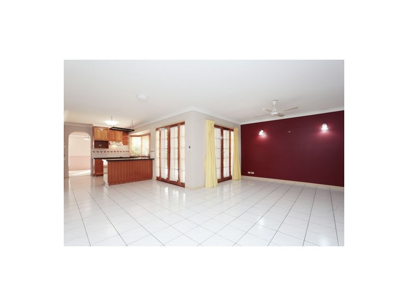 15 Cleveland Place, Stretton QLD 4116