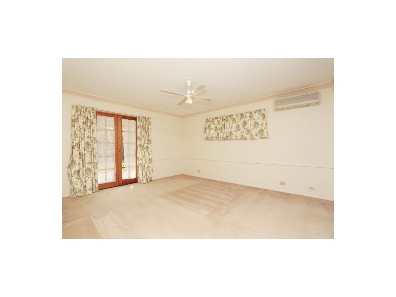 15 Cleveland Place, Stretton QLD 4116