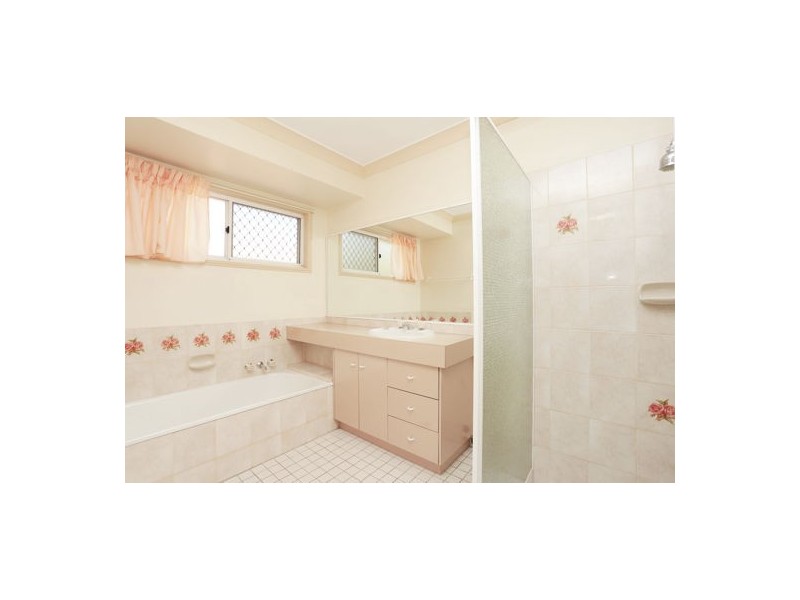 15 Cleveland Place, Stretton QLD 4116